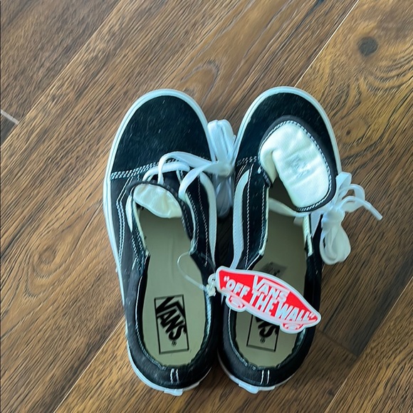 Vans Black and White Old Skool Sneakers Classic Design - Picture 2 of 3